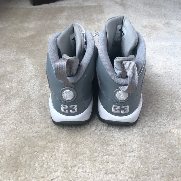 Retro 9 “Cool Grey” - Picture 3 of 8